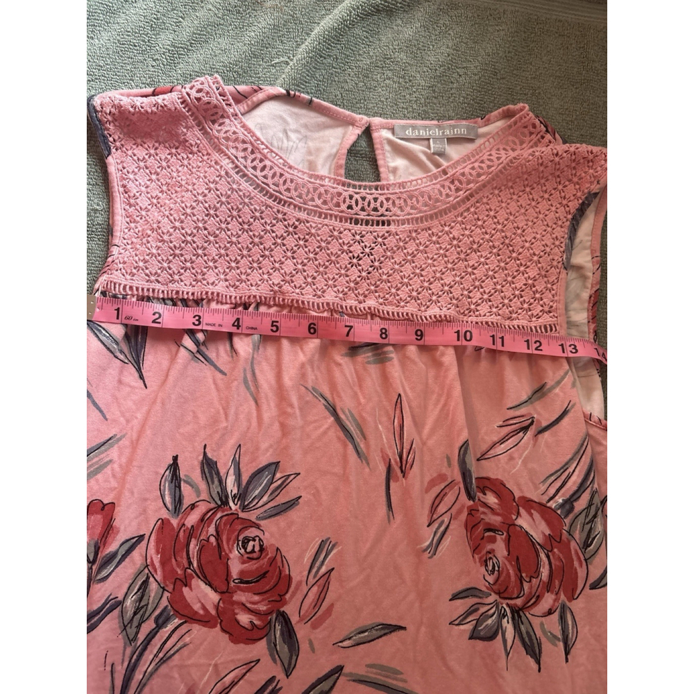 Daniel Rainn Pink Floral Crochet Lace Yoke Tank Top Sleeveless Size L Stitch Fix - Picture 4 of 6